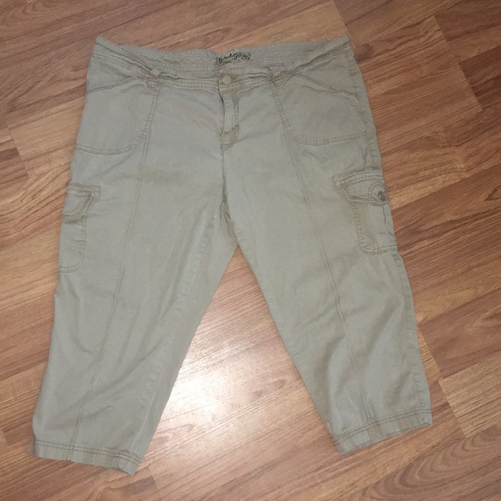 Women’s Cargo Capris